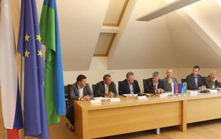 Slovesen podpis pogodbe župani CPS 08 Foto Ljubo Vukelič